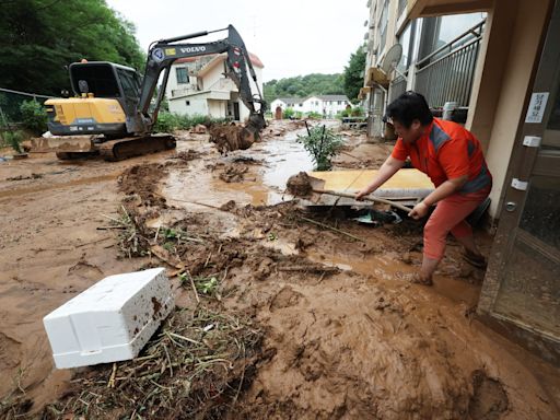 Four killed as heavy rains pound South Korea