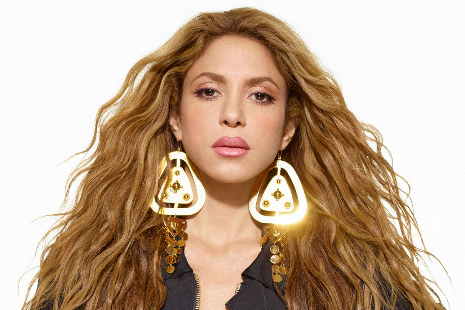 Shakira Details 'Suffering' She Endured After Gerard Piqué Breakup: 'Felt Like Someone Had Stabbed a Hole in My Chest'