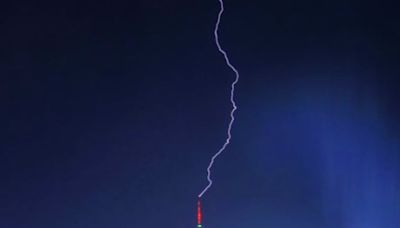 'Terrifying' Photo Captures Lightning Striking Empire State Building In New York - News18