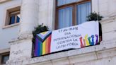 En el Día contra la LGTBI-fobia, Lambda incide en la educación: "Hay mitos, bulos que se creen y al final llevan a los delitos de odio"