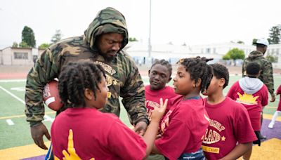 How Marshawn Lynch, Josh Johnson, Marcus Peters eye future of Oakland sports through football camp