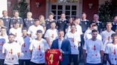 El frío saludo de algunos jugadores de la selección española a Pedro Sánchez y la reacción del gobierno