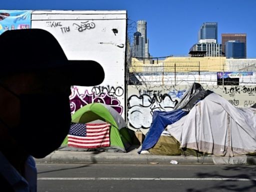 Califórnia ordena desmantelar acampamentos de sem-teto