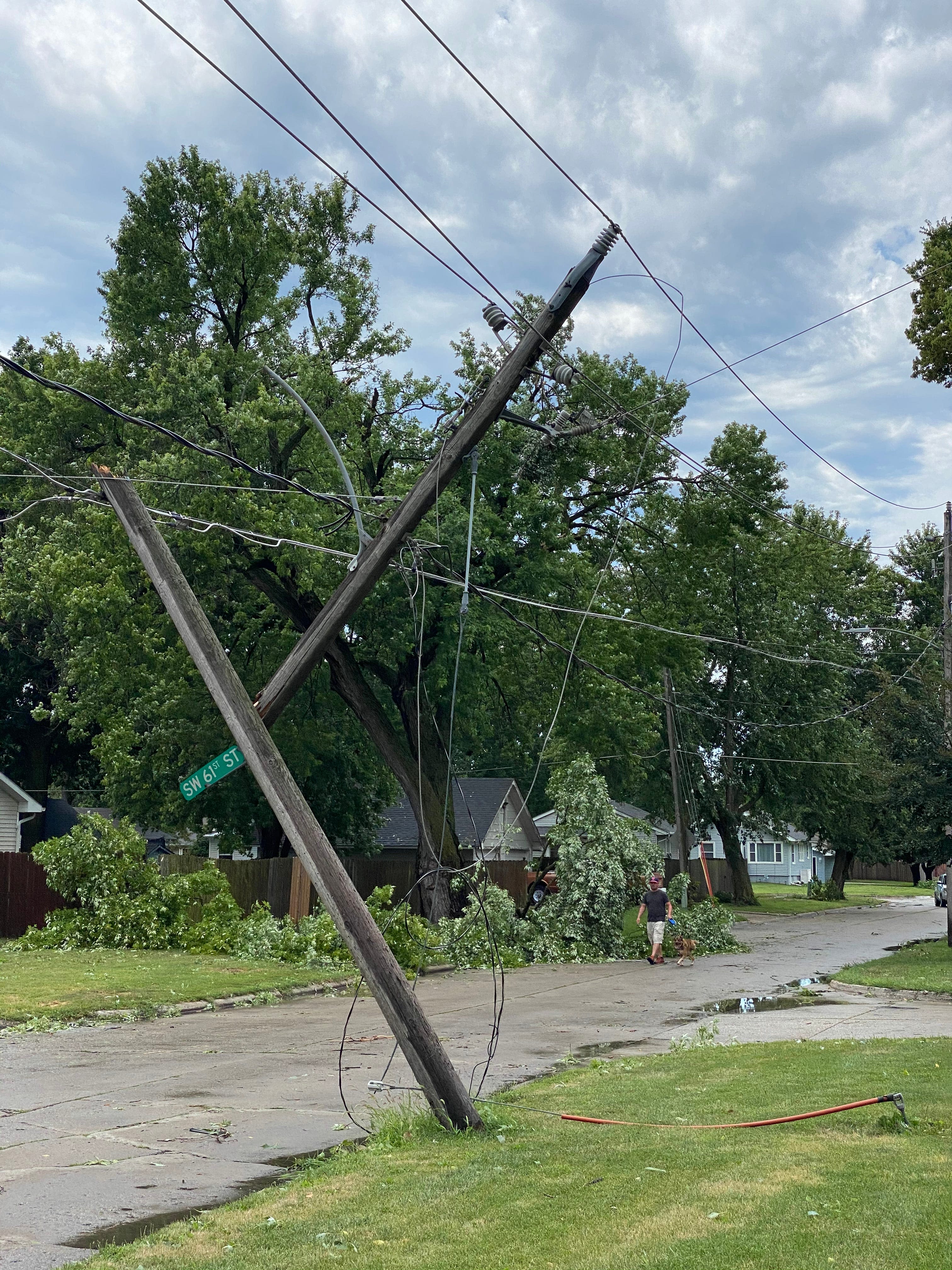 How long is food good in a fridge without power? Safety tips to get you through an outage