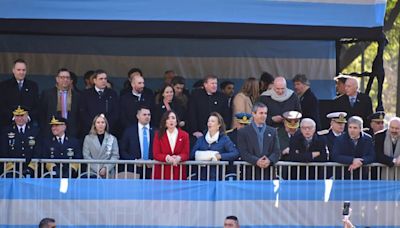 Desfile militar: los padres de Javier Milei estuvieron en el palco presidencial