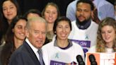 Votantes negros, latinos y jóvenes abandonan a Biden cuando comienza el año electoral