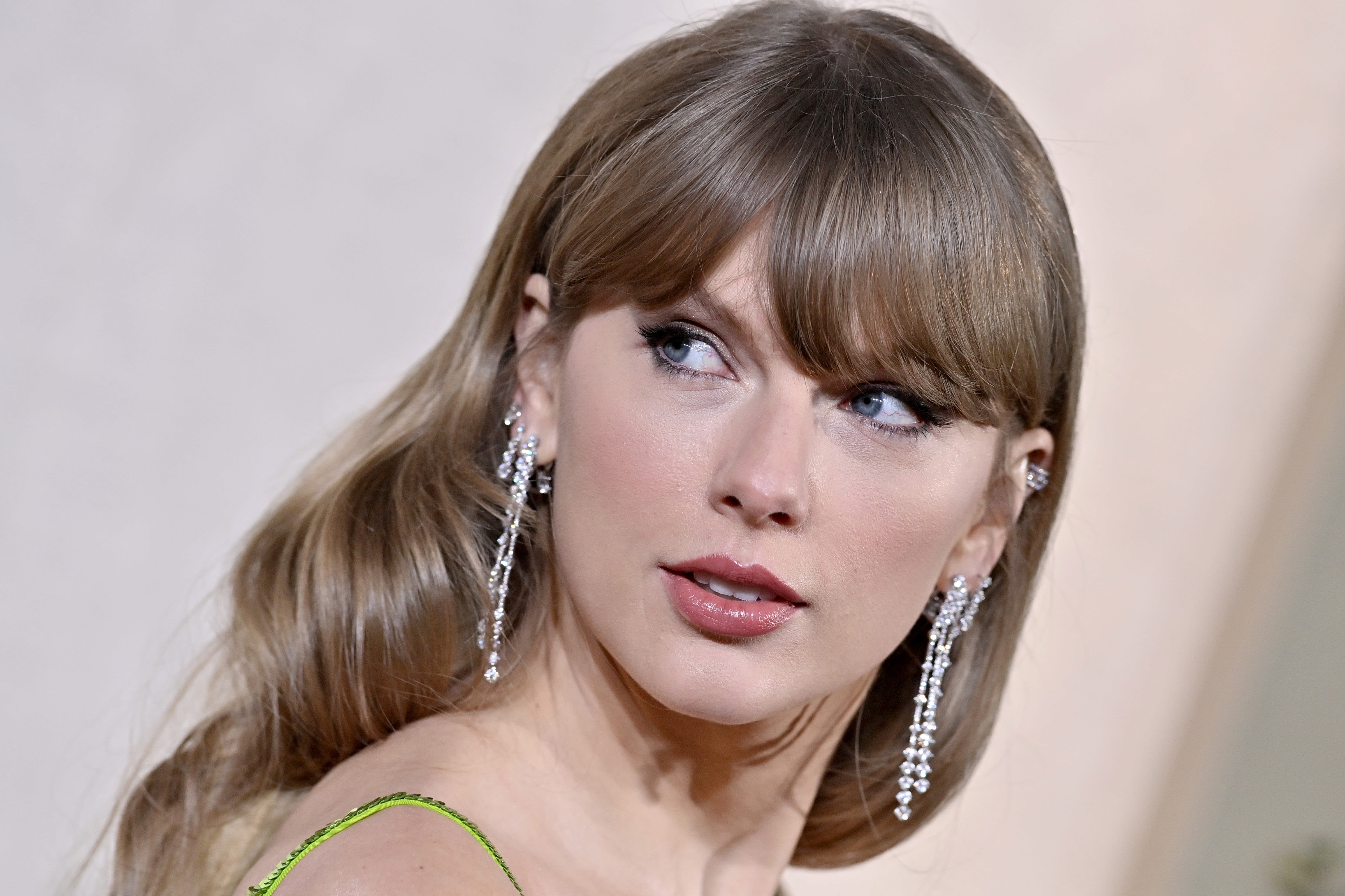 Did Taylor Swift Just Go Brunette?