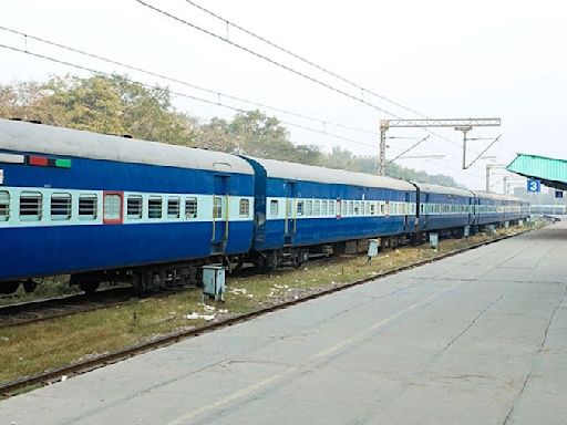 Mumbai: Western Railway To Add Extra Coaches To 16 Pairs Of Trains On A Temporary Basis