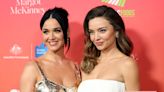 Katy Perry y Miranda Kerr, presente y pasado de Orlando Bloom, dos amigas que rompen estereotipos