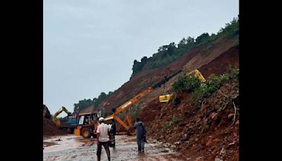 1 truck, 2 states, a 5-day hunt: Over 50 rescuers look for the missing in Karnataka landslide