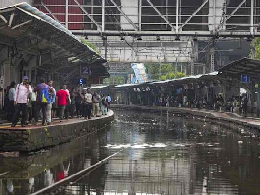 Mumbai: Heavy rains cause major delays on central railway despite preparedness efforts