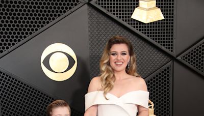 Kelly Clarkson Divorce Battle Rages On
