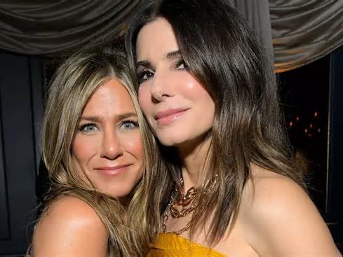 Sandra Bullock y Jennifer Aniston: una amistad que empezó por un ex novio y dura más de 30 años