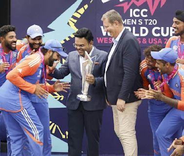 From M S Dhoni, Sachin Tendulkar to Sunil Gavaskar, all hail India's T20 World Cup triumph