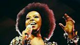 El triste anuncio de la representante de Roberta Flack que alarmó a sus seguidores: “Le resulta imposible cantar y muy difícil hablar”