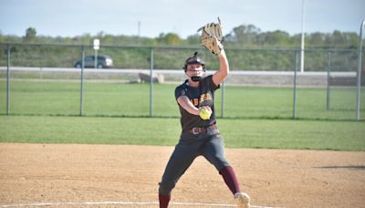 Rabbits score 10 runs in 4th to down Chargers