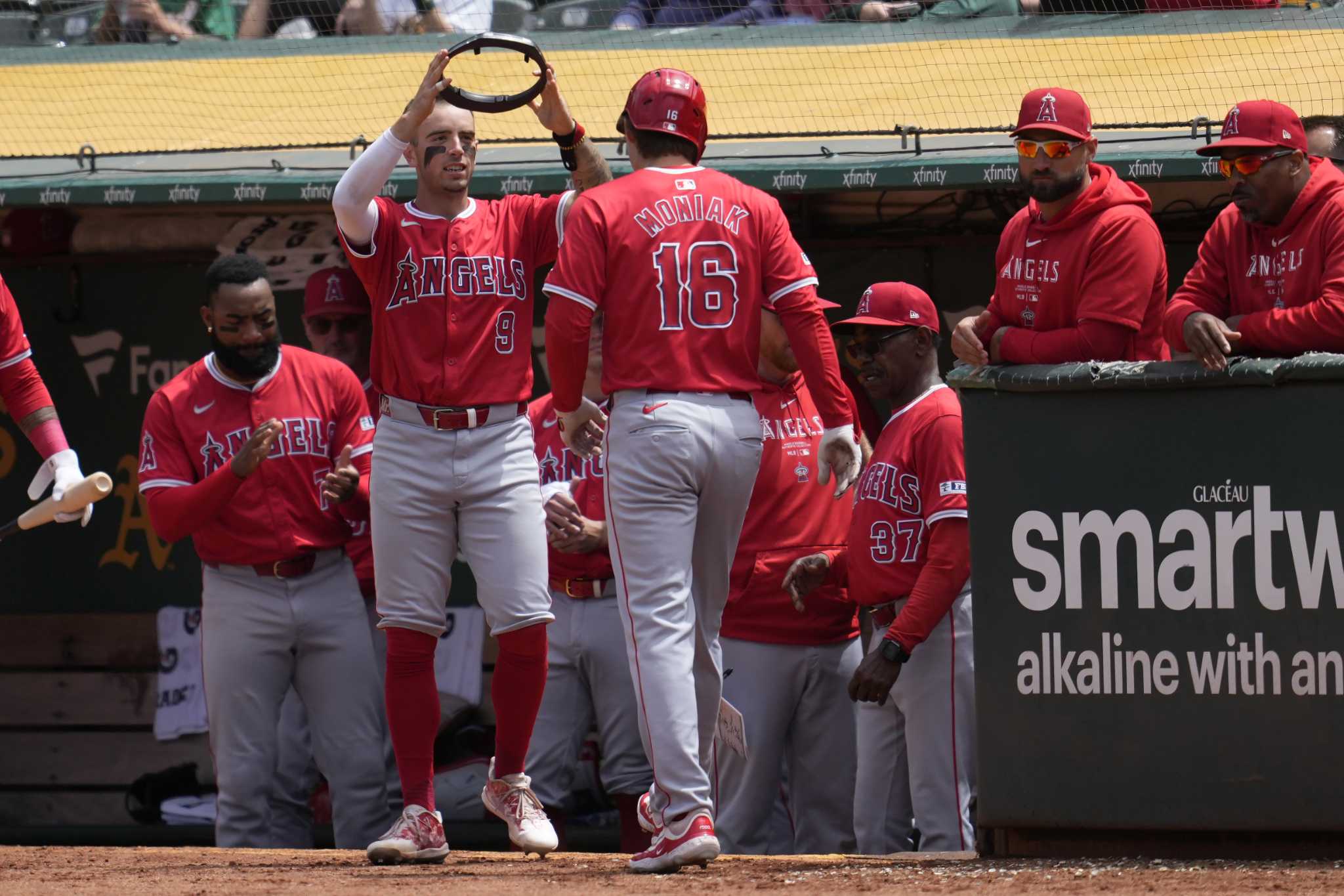 Angels rally against Oakland bullpen in final scheduled visit to Coliseum, beat A's 8-5