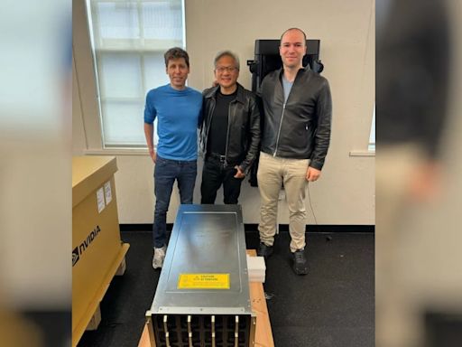 CEO de NVIDIA entrega la primera supercomputadora de inteligencia artificial a OpenAI