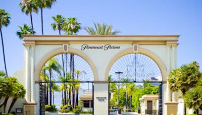 Paramount dips again as odds grow that it proceeds with no merger (NASDAQ:PARA)