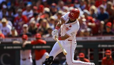 Reds pull out fourth straight win, beat weary Cardinals