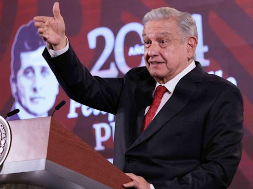 AMLO se lanza contra intelectuales tras apoyo a Xóchitl Gálvez; son 'alcahuetes de la oligarquía, vendidos'