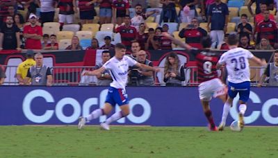 CBF divulga áudio do VAR em pênalti marcado para o Flamengo: 'A coxa do jogador impede o atacante de chutar a bola'