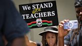 ‘La historia negra, bajo ataque’. Cientos protestan en Miami contra estándares escolares de DeSantis