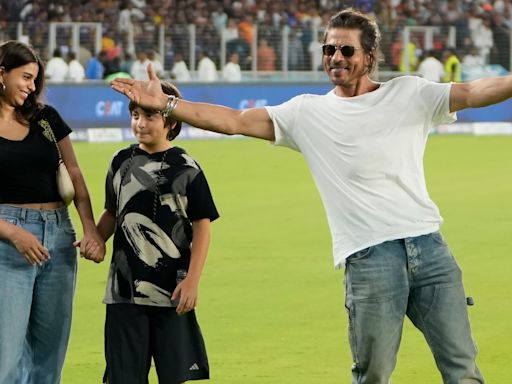 Shah Rukh Khan flies to Chennai for IPL finals between KKR and SRH; Gauri, Aryan, Suhana and AbRam join him too. Watch