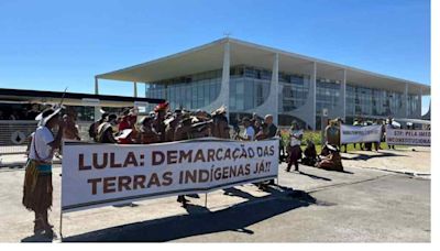 Indígenas protestan en Brasilia por demarcación de tierras - Noticias Prensa Latina