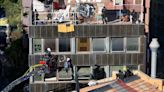 La policía desaloja a los okupas de dos edificios en Barcelona