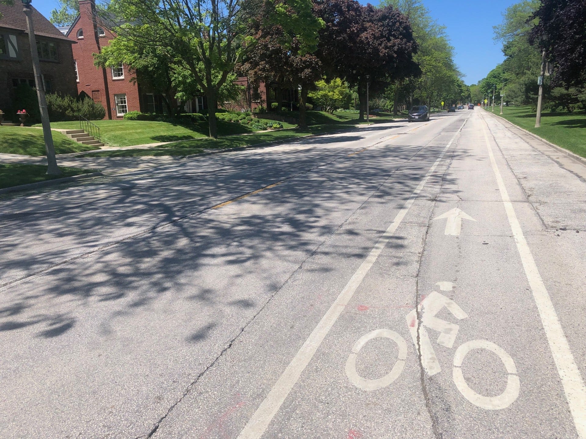 Milwaukee's Lake Drive is getting protected bike lanes. That has some homeowners angry