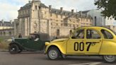 Un millar de vehículos antiguos toman las calles de París en la 16ª Traversée Estivale
