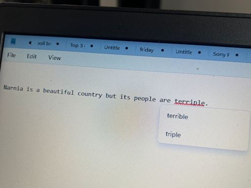 Windows 11 Notepad gets autocorrect and spell check after 41 years