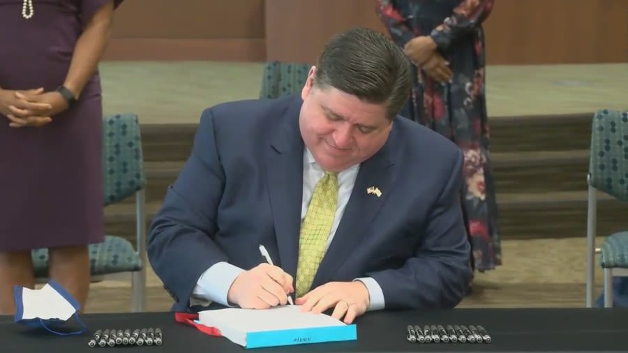 Pritzker signs law aiming to help juveniles clear their criminal record