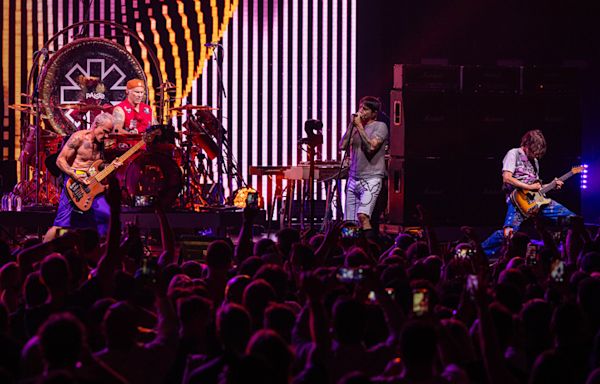 Red Hot Chili Peppers Jams Out at Hard Rock Live in Hollywood With Ice Cube