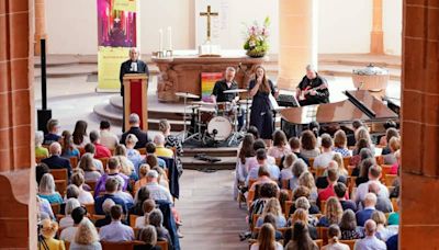 German church fills seats with Taylor Swift music, fans of all ages