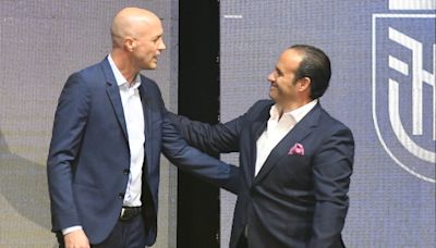 ... lo asesora para contratar DT? Del ‘casi firma’ Jürgen Klinsmann y ‘Jordi Cruyff convertirá a Ecuador en potencia mundial’, al ‘no nos quedó herencia’ con Gustavo...