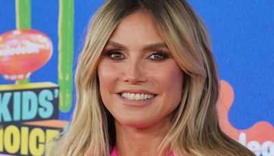 Heidi Klum, 50 ans et divine en lingerie en dentelle noire : elle exhibe sa poitrine et ses abdos