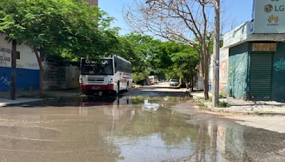 Aumento de presión por Agua Saludable, ocasiona fuga en la colonia Bellavista de Gómez Palacio