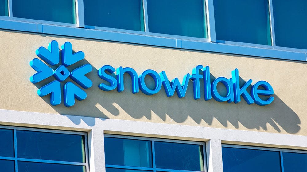 Is Snowflake A Buy Amid CEO Change With Q1 Earnings Due?