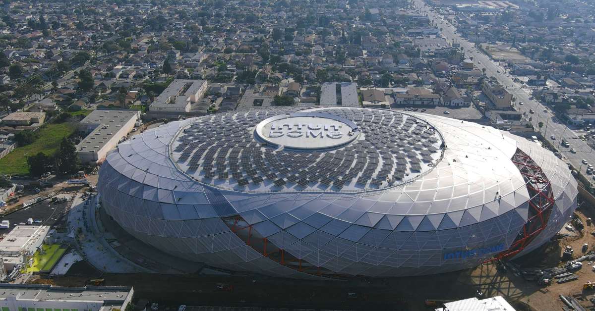 Lou Williams and Jamal Crawford in awe during visit to Clippers' new $2 billion home