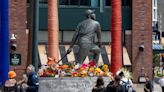 Barry Bonds among SF Giants who pay tribute to late Willie Mays in SF Giants’ return to Bay Area