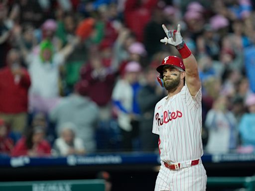 Harper homers and Bohm extends his hitting streak as the streaking Phillies beat the Giants 5-4