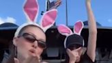 Victoria Beckham y Nicola Peltz de fiesta juntas durante las vacaciones de Pascua