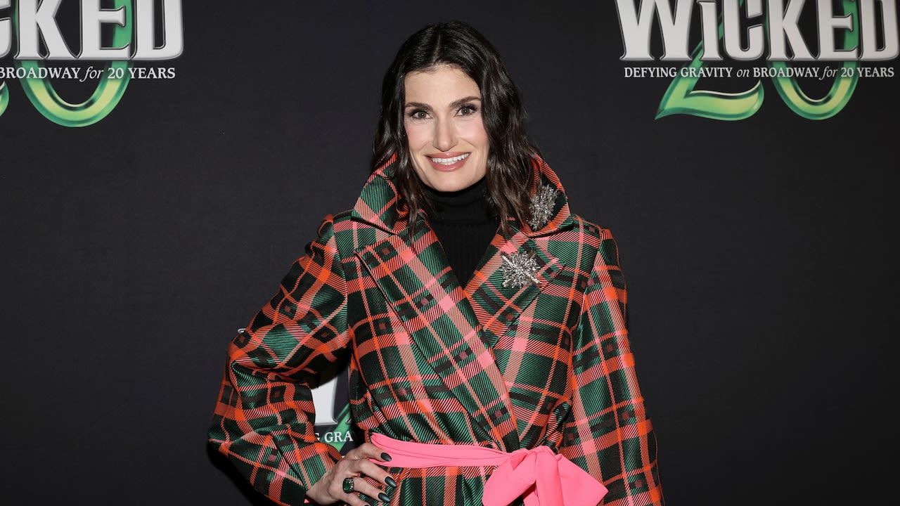 Idina Menzel announces a 2024 summer tour with 1 stop in NYC. Here’s how to see her live