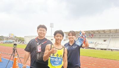 全障運人生首賽 腦麻少年邱奇希破百米紀錄 - 地方新聞