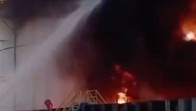 Massive blaze rips through Russian oil depot