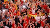 Pantallas gigantes, foodtrucks y DJs: L'Horta se vuelca con la Roja