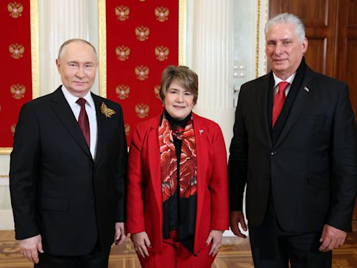 Díaz-Canel desea a Putin éxitos en campaña militar en Ucrania durante reunión en Kremlin