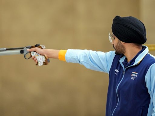 Paris Olympics 2024: Gagan Narang consoles shooter Sarabjot Singh after qualification heartbreak